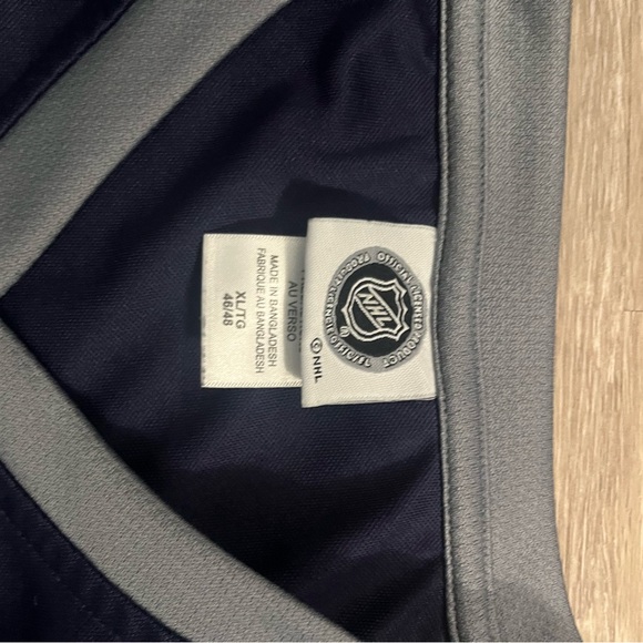 Toronto Maple Leafs hockey jersey. Size XL but fits like large - Picture 2 of 2